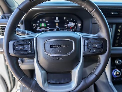 Used 2023 GMC Yukon Denali w/ Advanced Technology Package image 12