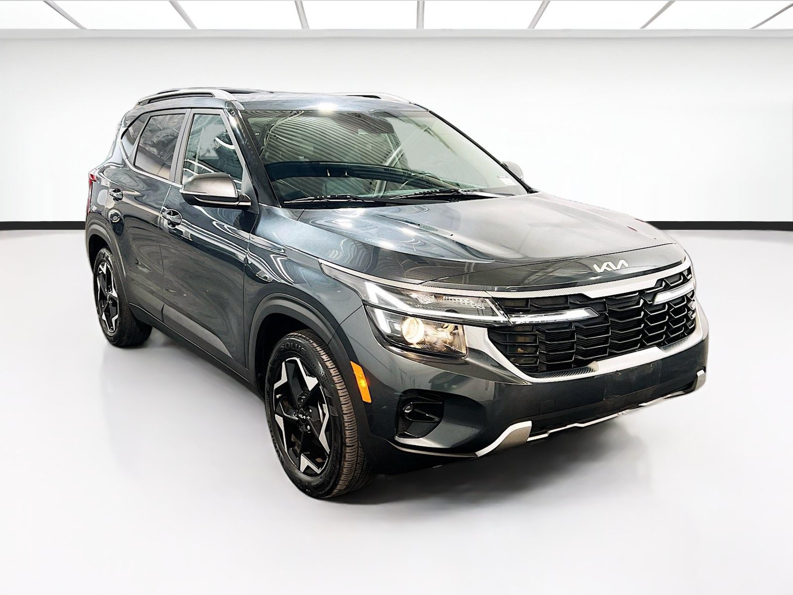 Used 2024 Kia Seltos EX FWD image 3
