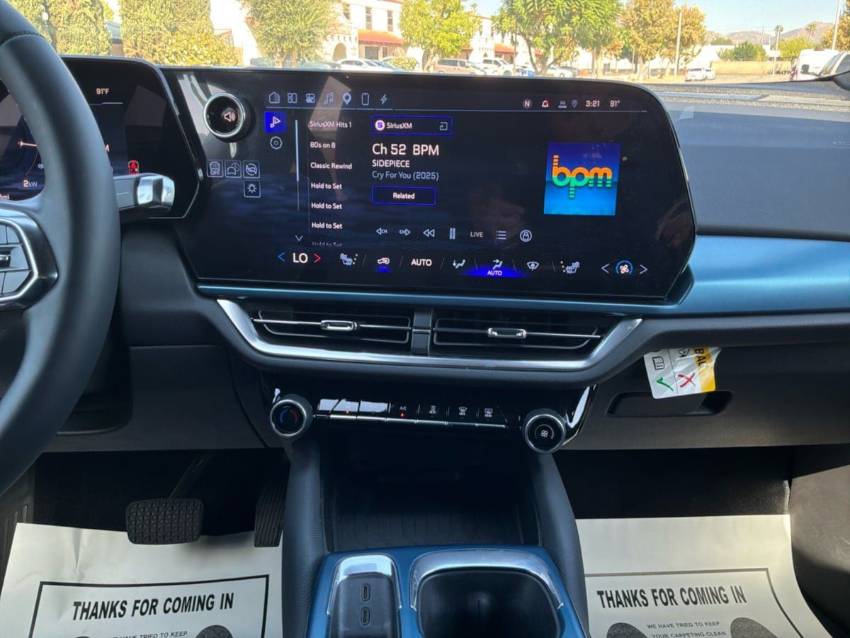 Used 2024 Chevrolet Equinox EV LT FWD image 15