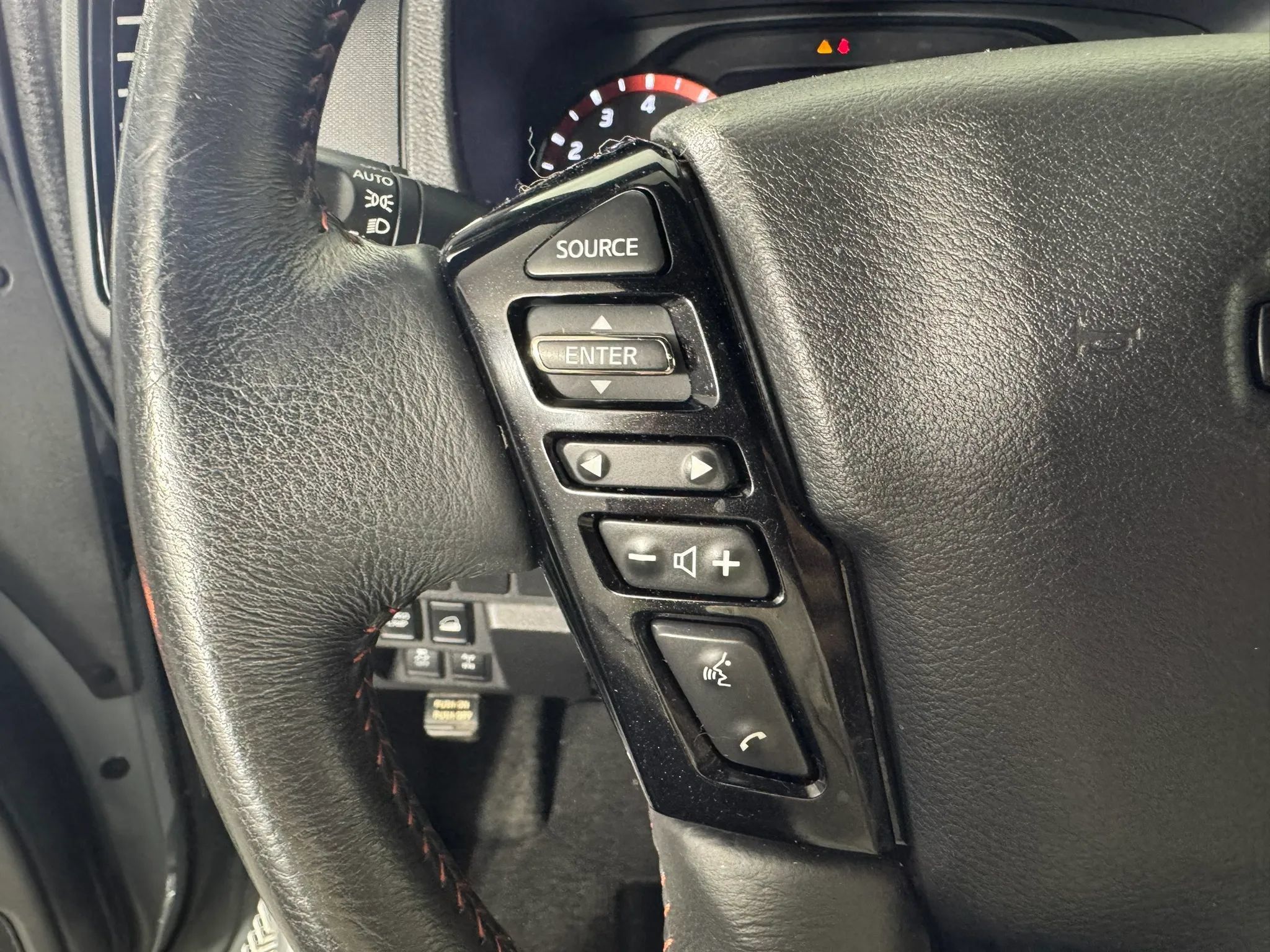 Used 2023 Nissan Frontier PRO-4X w/ Tow Package AWD/4WD image 15