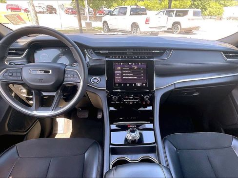 Used 2024 Jeep Grand Cherokee Altitude AWD/4WD image 15