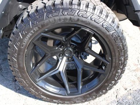 Used 2022 Jeep Wrangler Unlimited Rubicon w/ LED Lighting Group AWD/4WD image 11