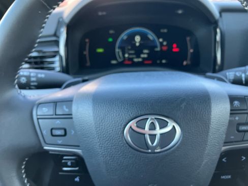 Used 2025 Toyota Camry SE image 13