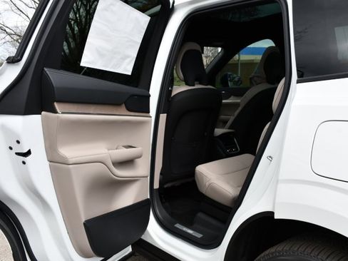 New 2025 Volvo EX90 Plus image 17