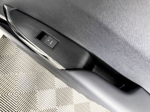 Used 2016 Toyota Avalon Limited FWD image 41