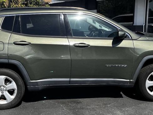 Used 2019 Jeep Compass Latitude AWD/4WD image 6