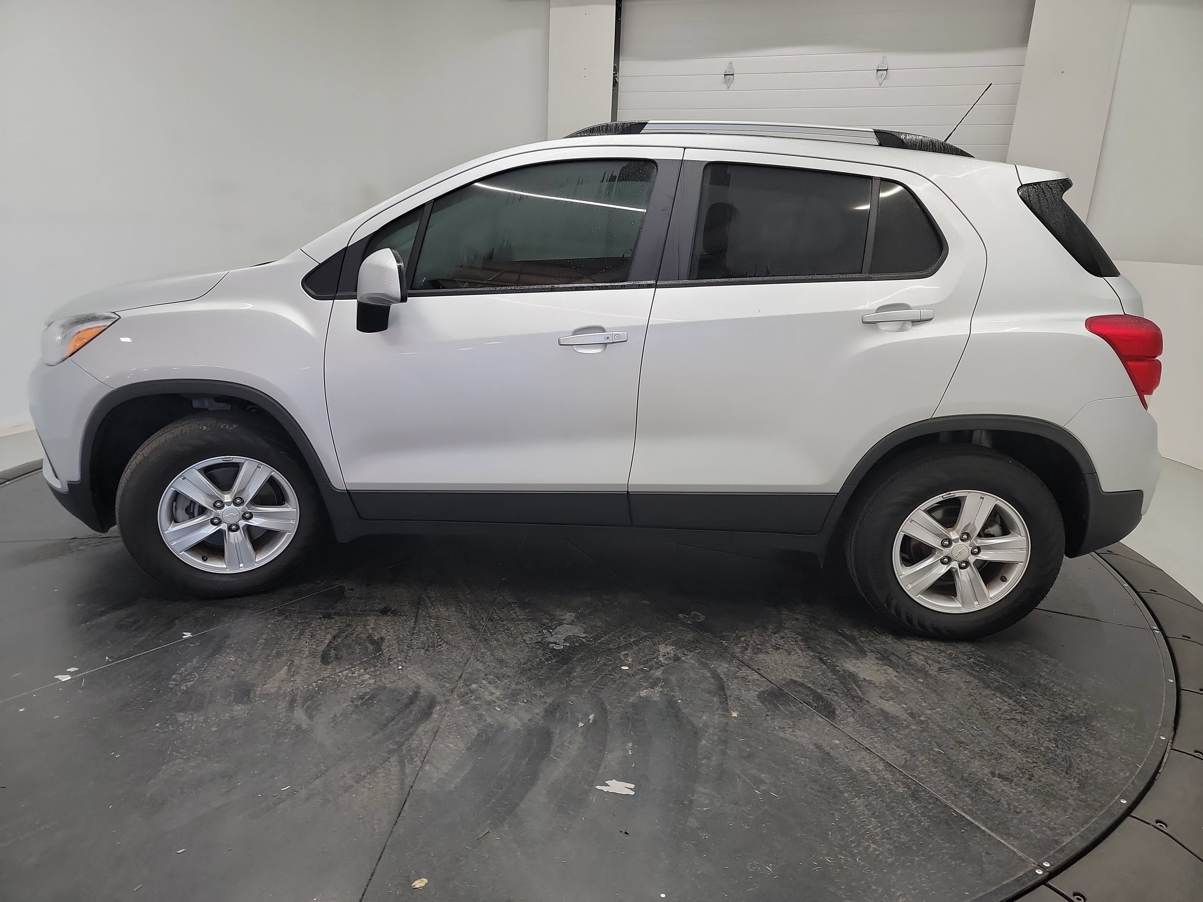 Used 2022 Chevrolet Trax LT w/ LT Convenience Package AWD/4WD image 4
