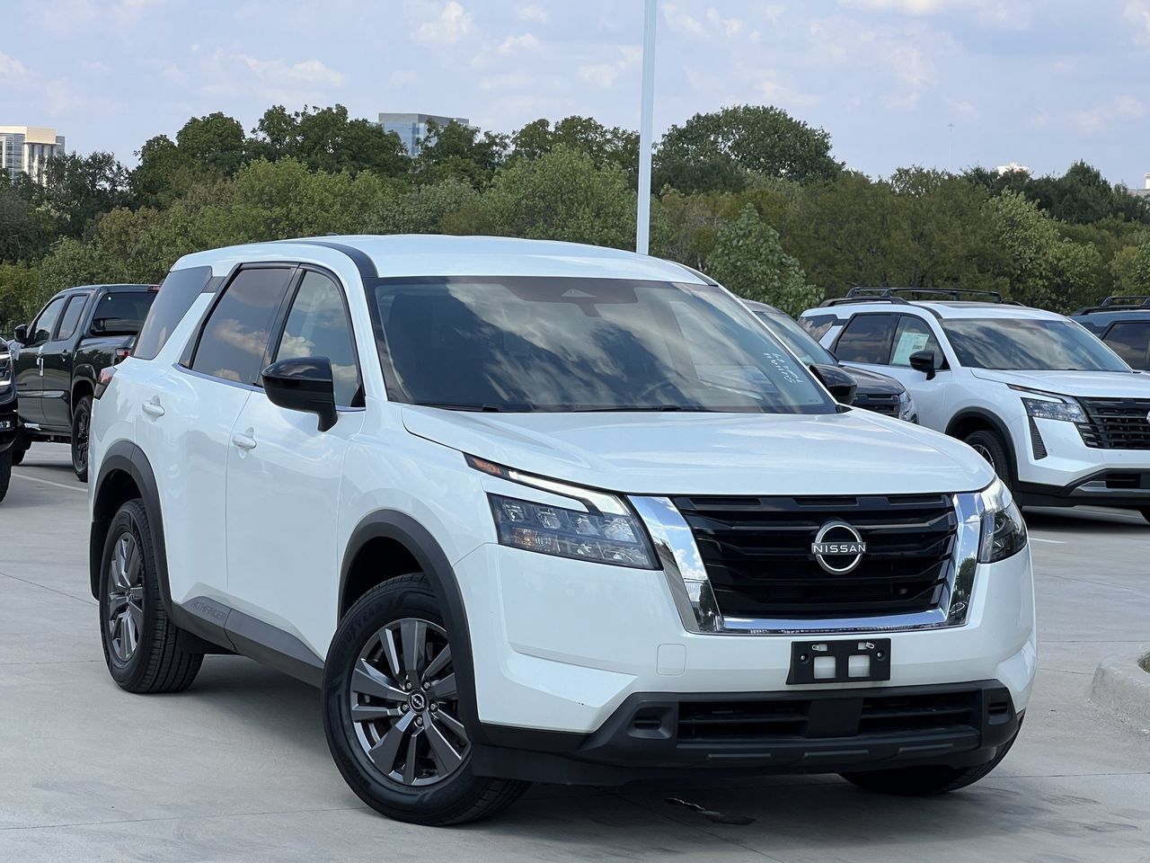 Used 2023 Nissan Pathfinder S FWD image 1