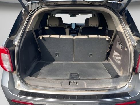 Used 2020 Ford Explorer Platinum w/ Premium Technology Package image 12