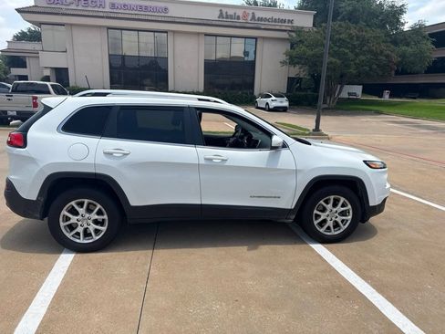 Used 2016 Jeep Cherokee Latitude w/ Safety/Convenience Group AWD/4WD image 11