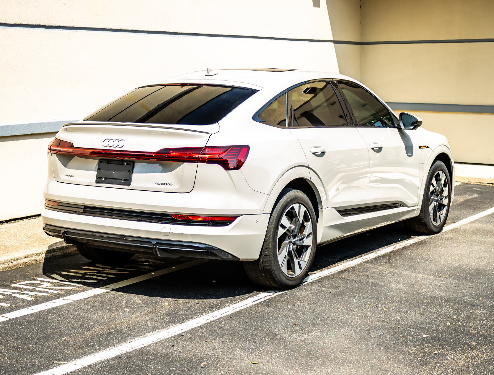 Used 2022 Audi e-tron Premium AWD/4WD image 7