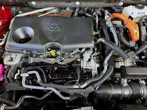 Used 2021 Toyota RAV4 LE image 9