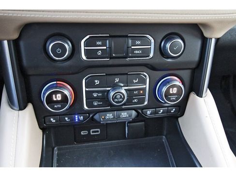 Used 2024 Chevrolet Tahoe Premier w/ Premium Package RWD image 28