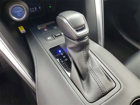 Used 2022 Toyota Venza LE image 31