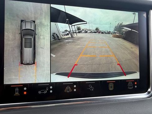 Used 2023 GMC Yukon XL Denali w/ Advanced Technology Package AWD/4WD image 9