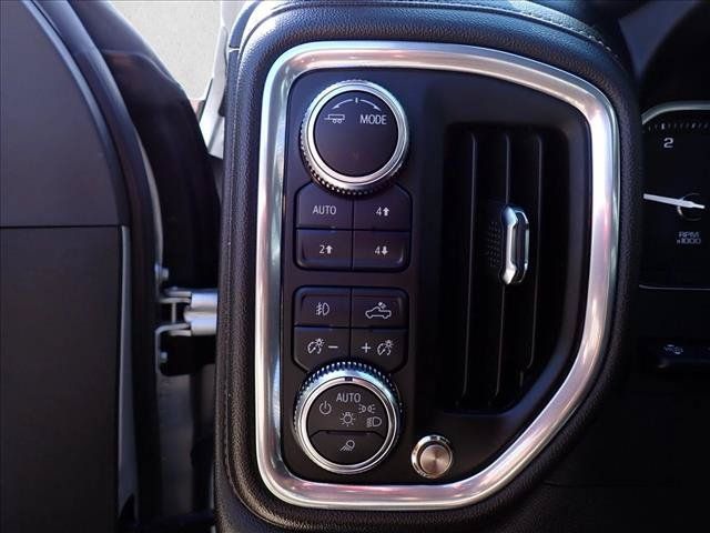 Used 2022 GMC Sierra 3500 Denali w/ Denali Ultimate Package AWD/4WD image 16