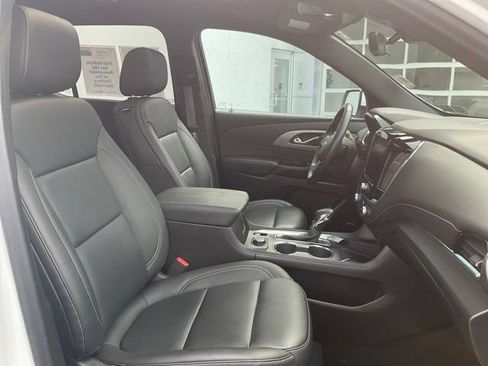 Used 2023 Chevrolet Traverse LT w/ LT Premium Package AWD/4WD image 11