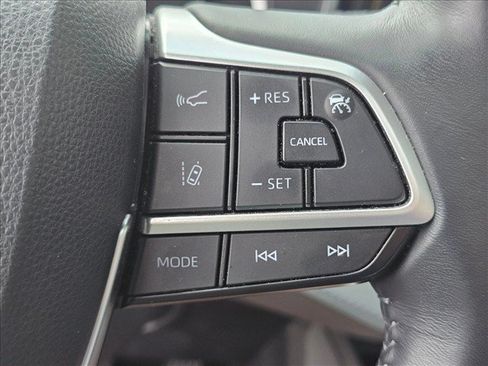 Used 2022 Toyota Highlander XLE AWD/4WD image 28