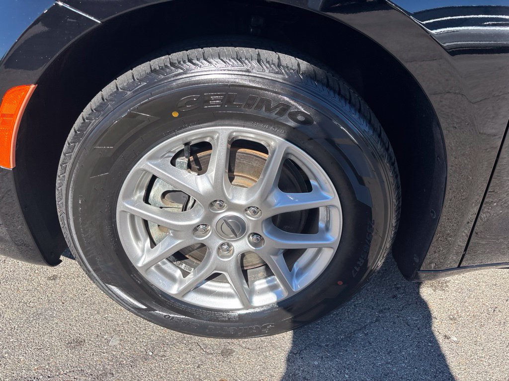 Used 2024 Chrysler Pacifica Touring-L FWD image 12