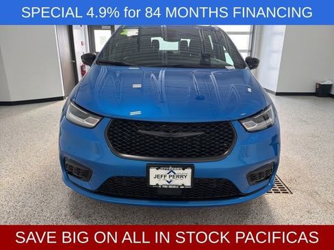 New 2026 Chrysler Pacifica Select w/ S Appearance Package image 6