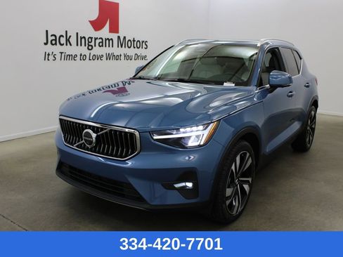 Used 2023 Volvo XC40 B4 Plus w/ Driver Assist Package image 1