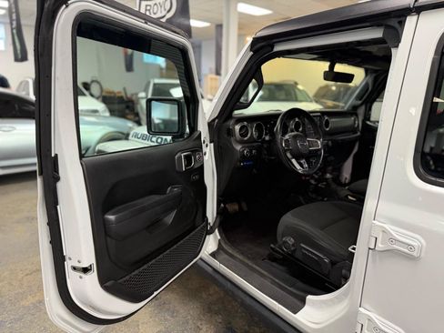 Used 2023 Jeep Wrangler Unlimited Rubicon 4xe w/ Cold Weather Group AWD/4WD image 11