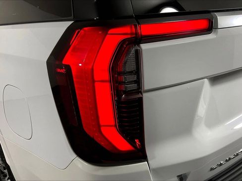 Used 2025 GMC Yukon XL Denali image 24