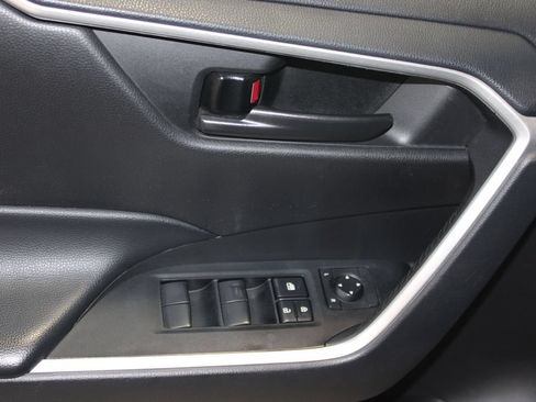 Used 2024 Toyota RAV4 LE AWD/4WD image 5