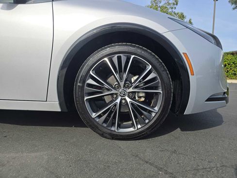 Used 2025 Toyota Prius XLE image 9