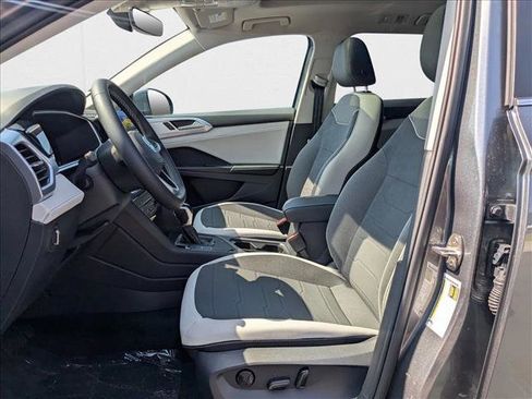 New 2025 Volkswagen Taos SE image 4