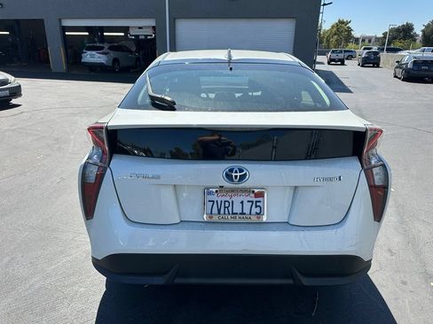 Used 2016 Toyota Prius Three Touring FWD image 6
