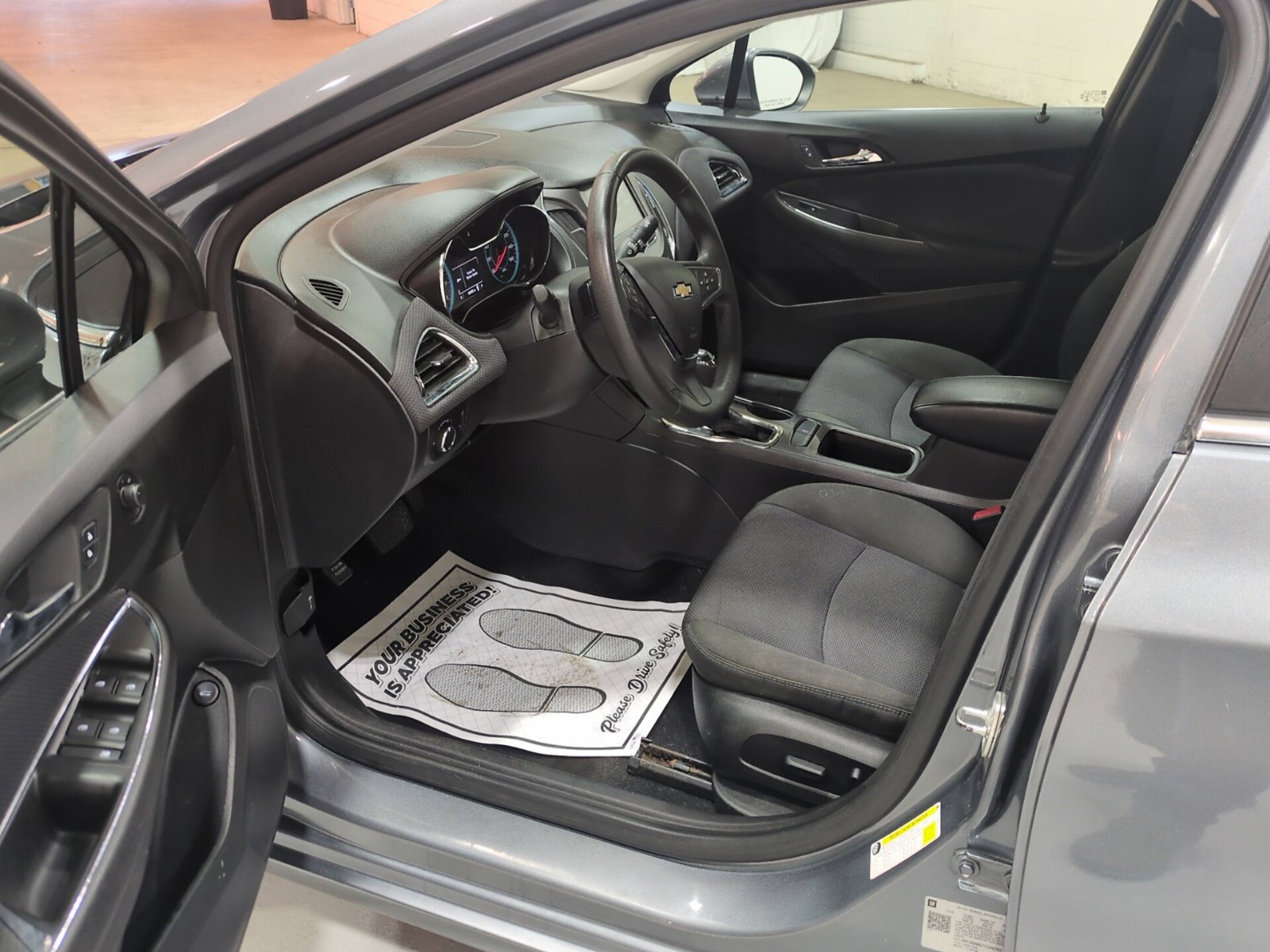Used 2018 Chevrolet Cruze LT w/ Convenience Package FWD image 15