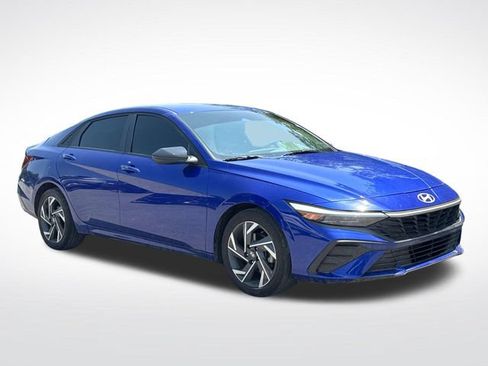 Used 2025 Hyundai Elantra Sport FWD image 9