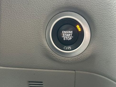 Used 2021 Chrysler Pacifica Touring-L image 27