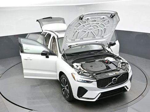 Used 2023 Volvo XC60 B5 Plus image 48