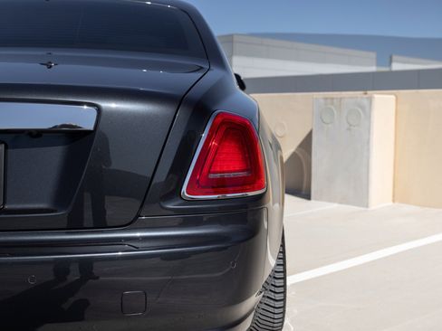 Used 2017 Rolls-Royce Ghost image 28