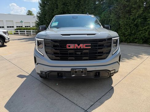 Used 2024 GMC Sierra 1500 Elevation w/ Elevation Premium Package AWD/4WD image 3