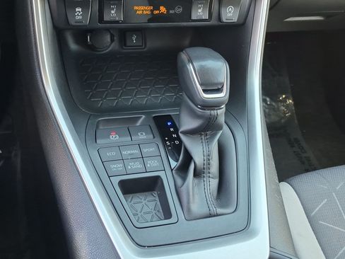 Used 2020 Toyota RAV4 XLE w/ XLE Grade Weather Package AWD/4WD image 25