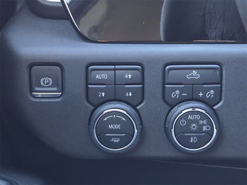 Used 2024 Chevrolet Silverado 1500 RST w/ Z71 Off-Road Package image 17