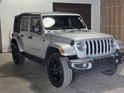 Used 2022 Jeep Wrangler Unlimited Sahara AWD/4WD image 3