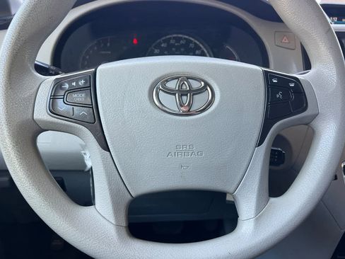 Used 2014 Toyota Sienna LE FWD image 24