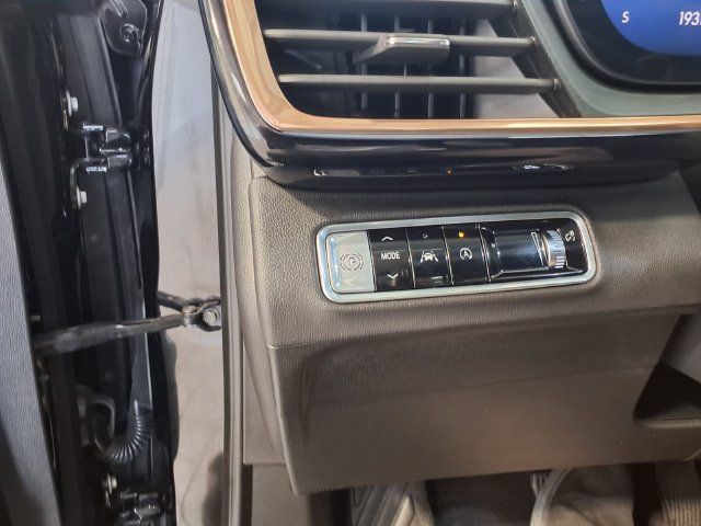 Used 2025 Buick Envision Avenir AWD/4WD image 17
