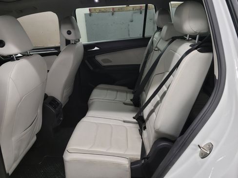 Used 2019 Volkswagen Tiguan SEL Premium w/ 3rd Row Seat Package image 11