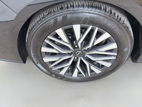 Used 2023 Nissan Altima 2.5 SV w/ SV Premium Package FWD image 21