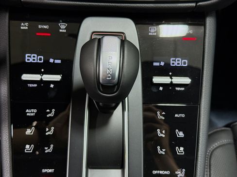 Certified 2026 Porsche Macan image 32