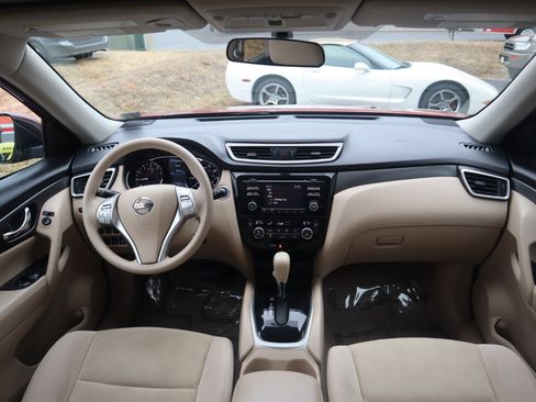 Used 2015 Nissan Rogue SV w/ SV Moonroof Package image 50