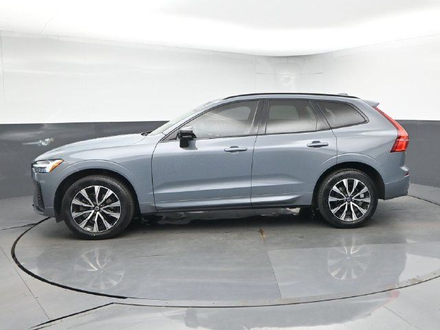 Used 2024 Volvo XC60 B5 Core w/ Protection Package Premier AWD/4WD image 4