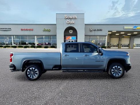 Used 2025 Chevrolet Silverado 2500 Custom w/ Custom Value Package AWD/4WD image 2