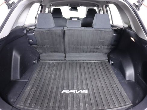 Used 2021 Toyota RAV4 LE image 30