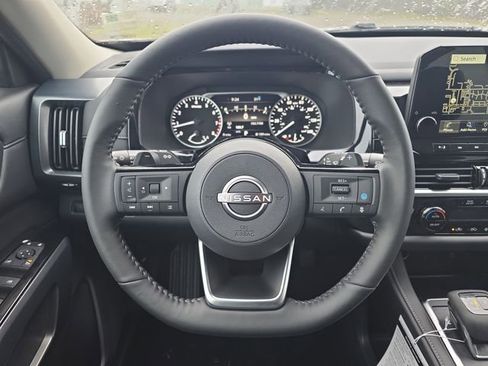 New 2025 Nissan Pathfinder SL image 19